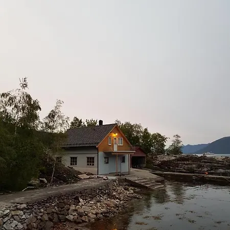 Waerholmen * Lavik (Sogn og Fjordane)