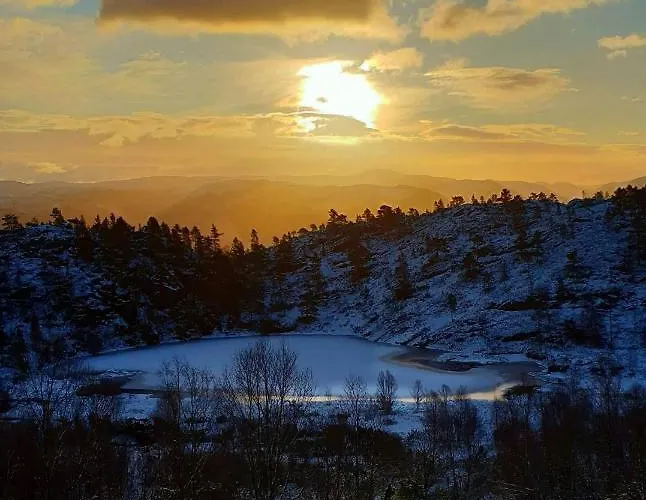Waerholmen Daire Lavik (Sogn og Fjordane)
